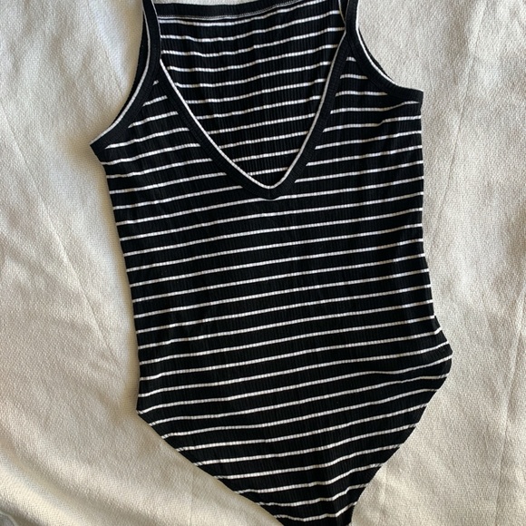 AE Ribbed V-Back Body Suit - Picture 2 of 2